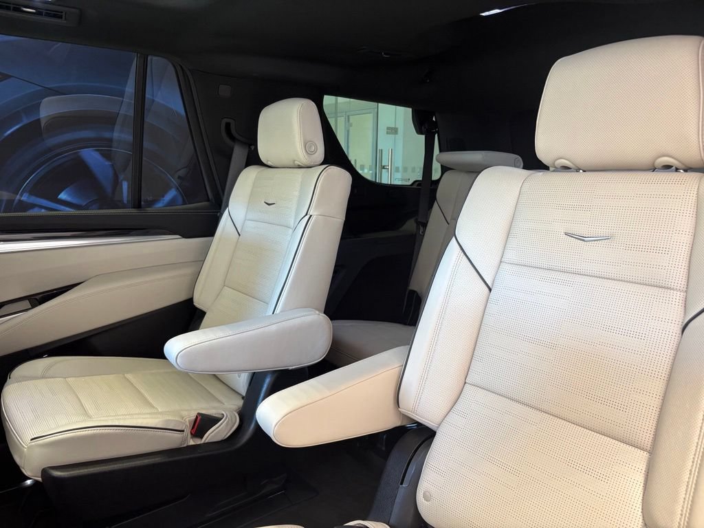 Used 2025 Cadillac Escalade Sport w/ LPO, ONYX Package AWD/4WD image 20