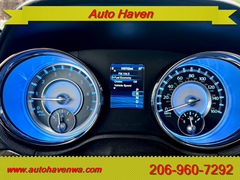 Used 2014 Chrysler 300 C RWD image 13