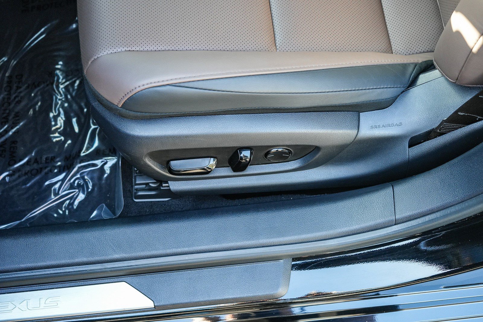 Used 2025 Lexus ES 300h w/ Premium Package FWD image 21