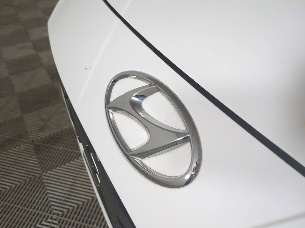 Used 2023 Hyundai Elantra Limited w/ Cargo Package image 13