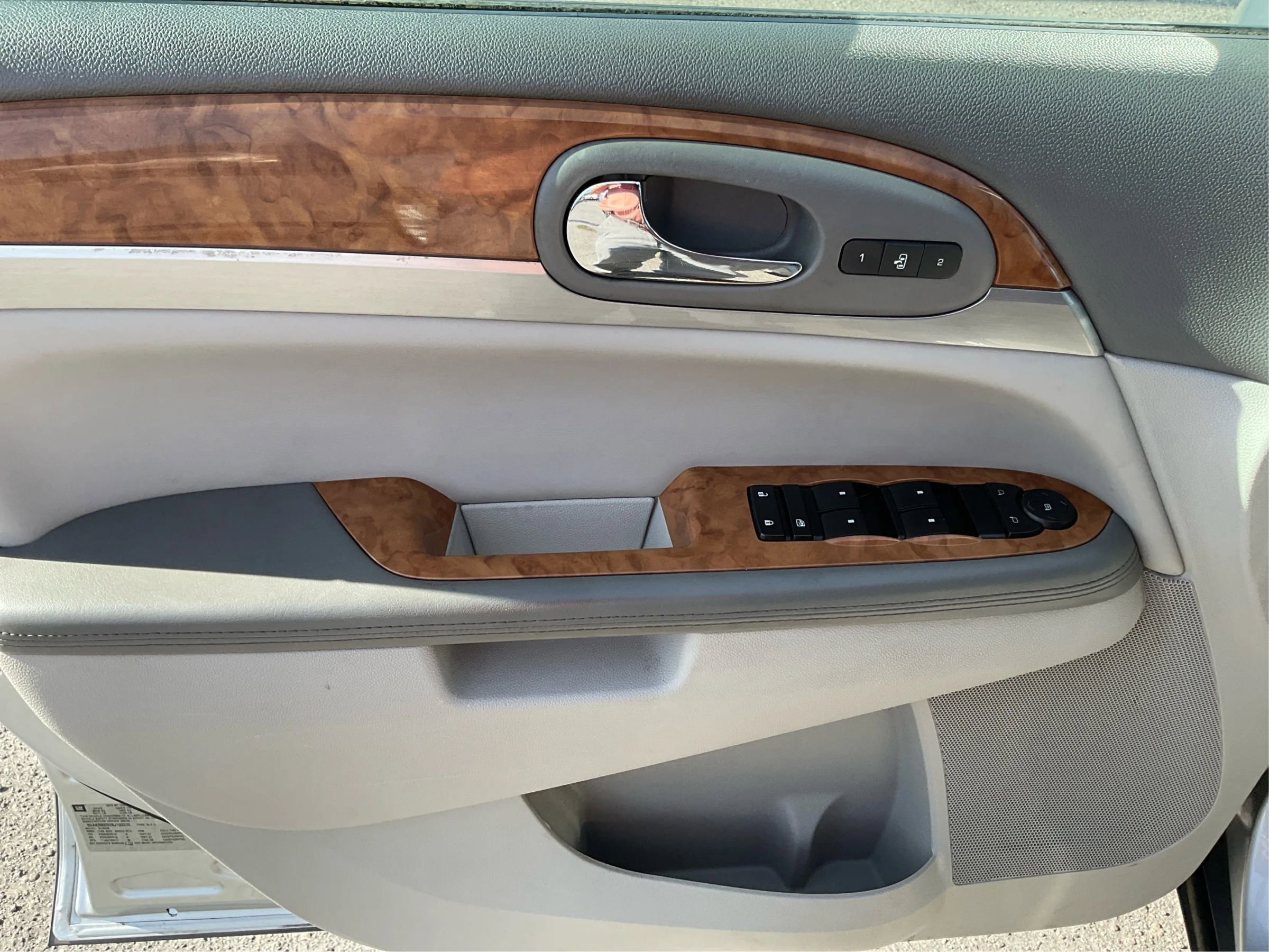 Used 2011 Buick Enclave CXL image 19