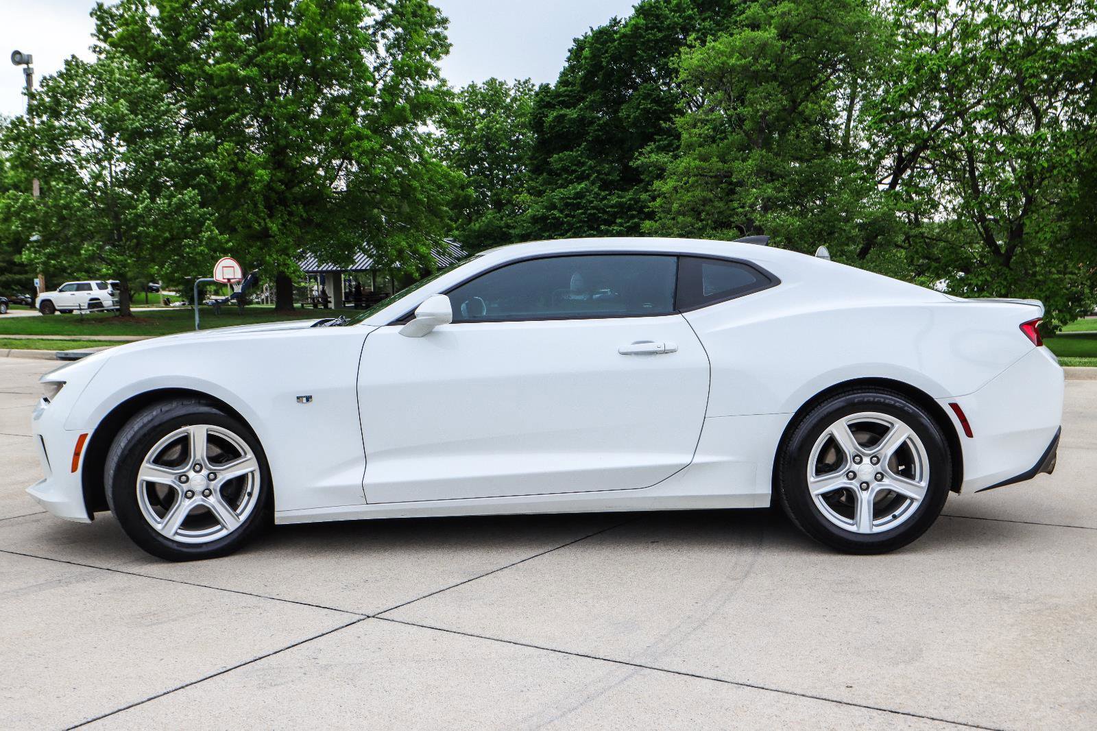 Used 2018 Chevrolet Camaro LT RWD image 4