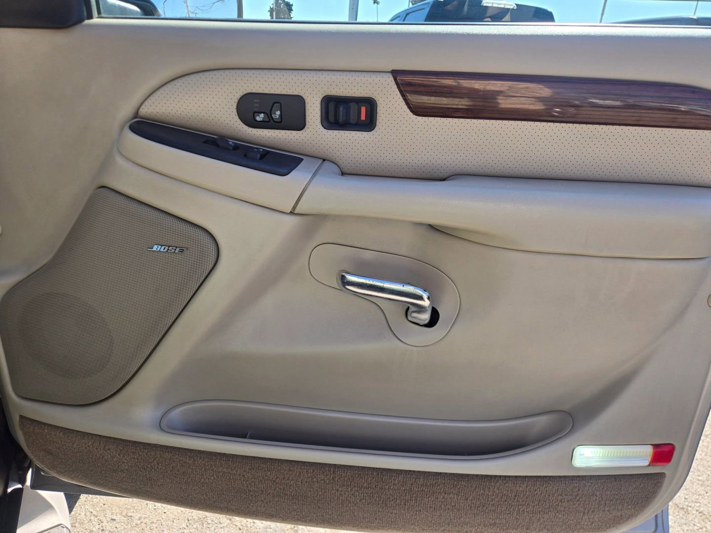Used 2004 Cadillac Escalade EXT image 15