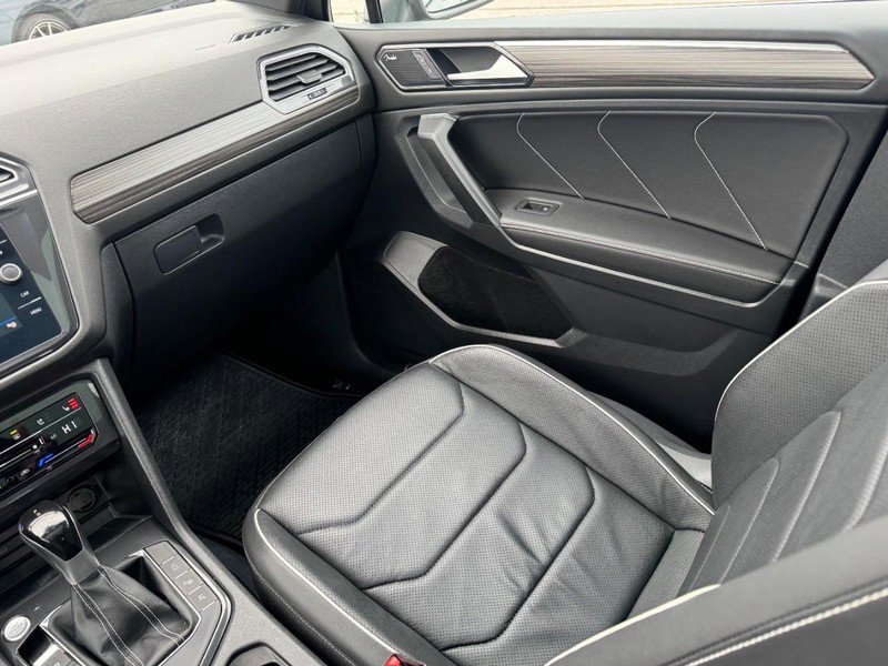 Used 2023 Volkswagen Tiguan SEL R-Line image 11