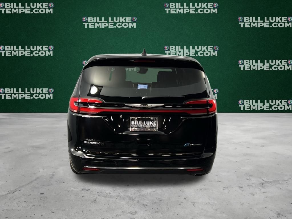 Used 2025 Chrysler Pacifica Select image 9