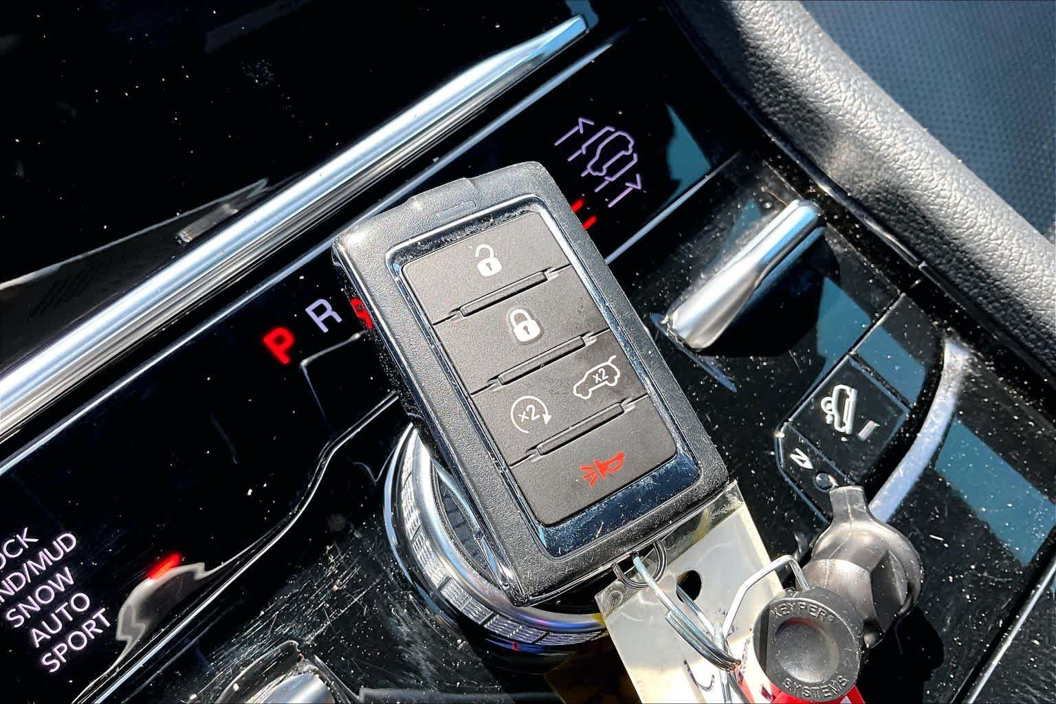 Used 2023 Jeep Grand Cherokee L Overland w/ Advanced Protech Group III AWD/4WD image 15