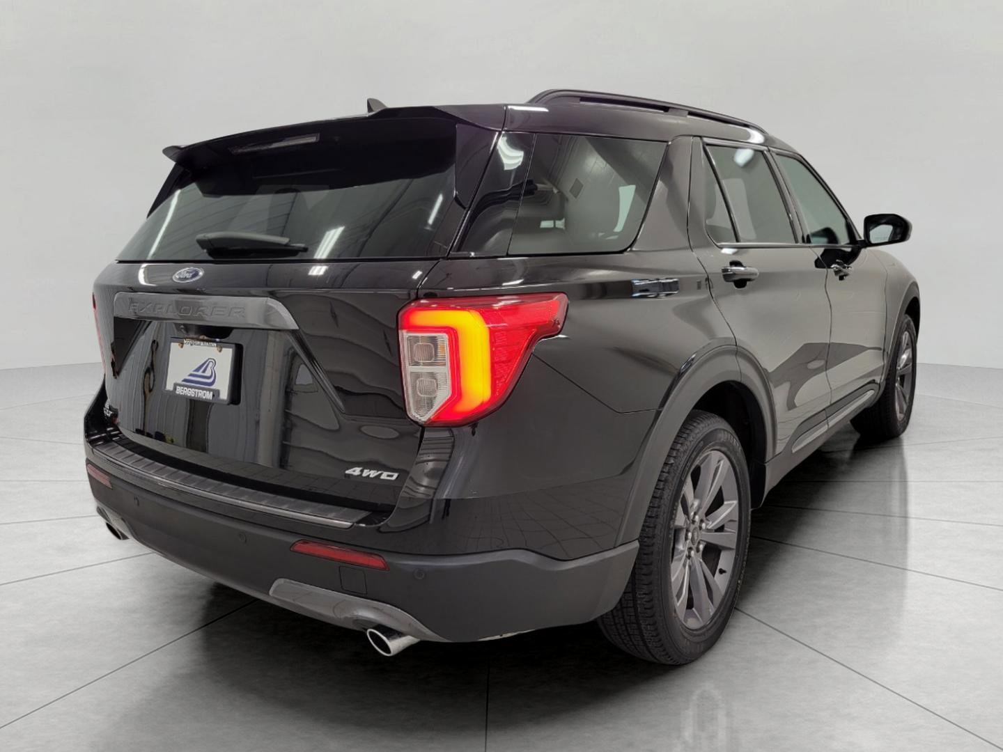 Used 2023 Ford Explorer XLT w/ Equipment Group 202A image 19