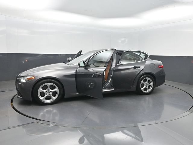 Used 2019 Alfa Romeo Giulia RWD image 41