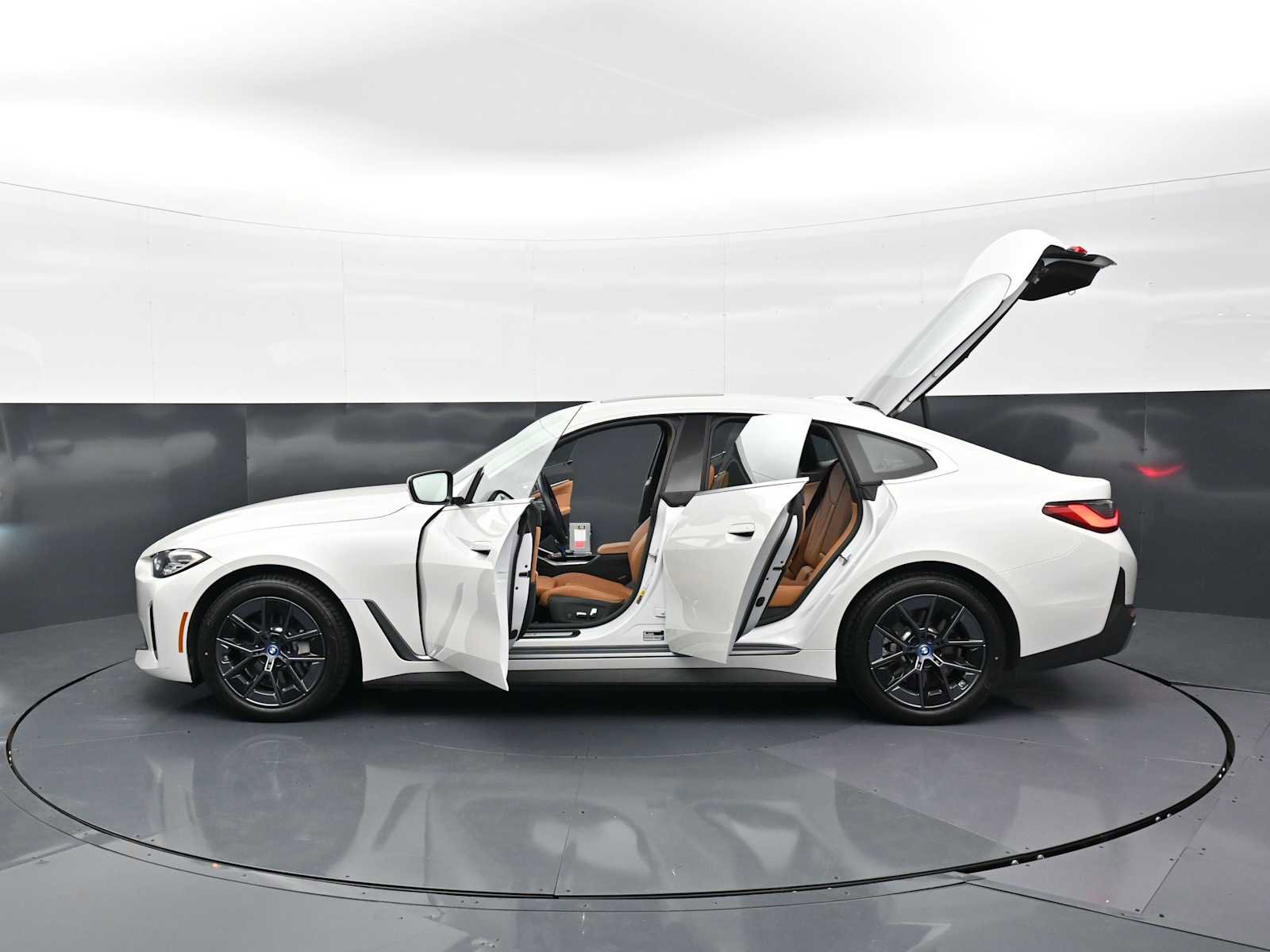 Certified 2023 BMW i4 eDrive35 RWD image 36
