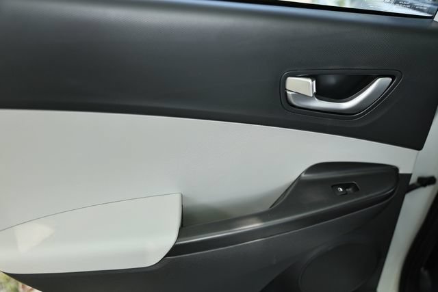 Used 2023 Hyundai Kona SE FWD image 23