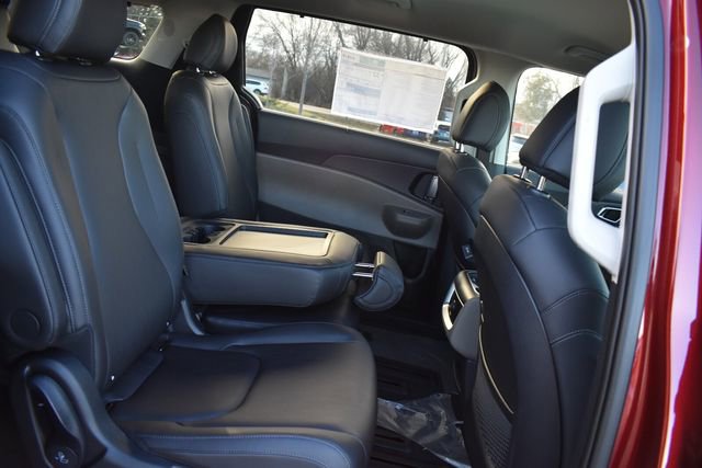 New 2026 Kia Carnival EX FWD image 16