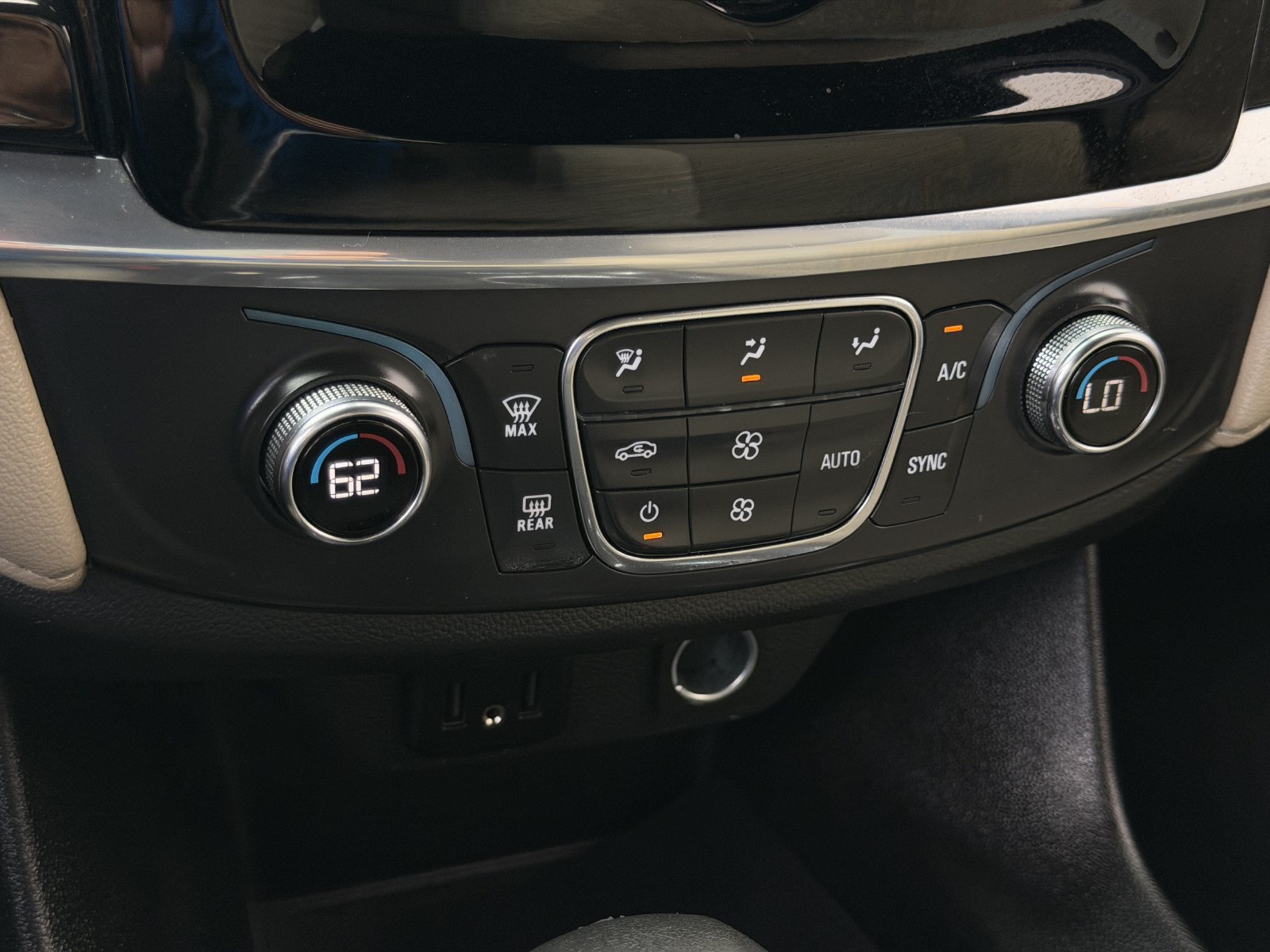 Used 2022 Chevrolet Traverse LS FWD image 20