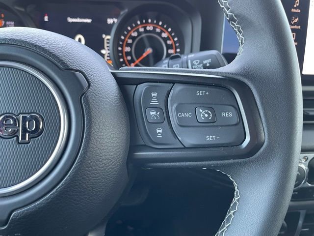 Used 2025 Jeep Wrangler Unlimited Rubicon AWD/4WD image 17