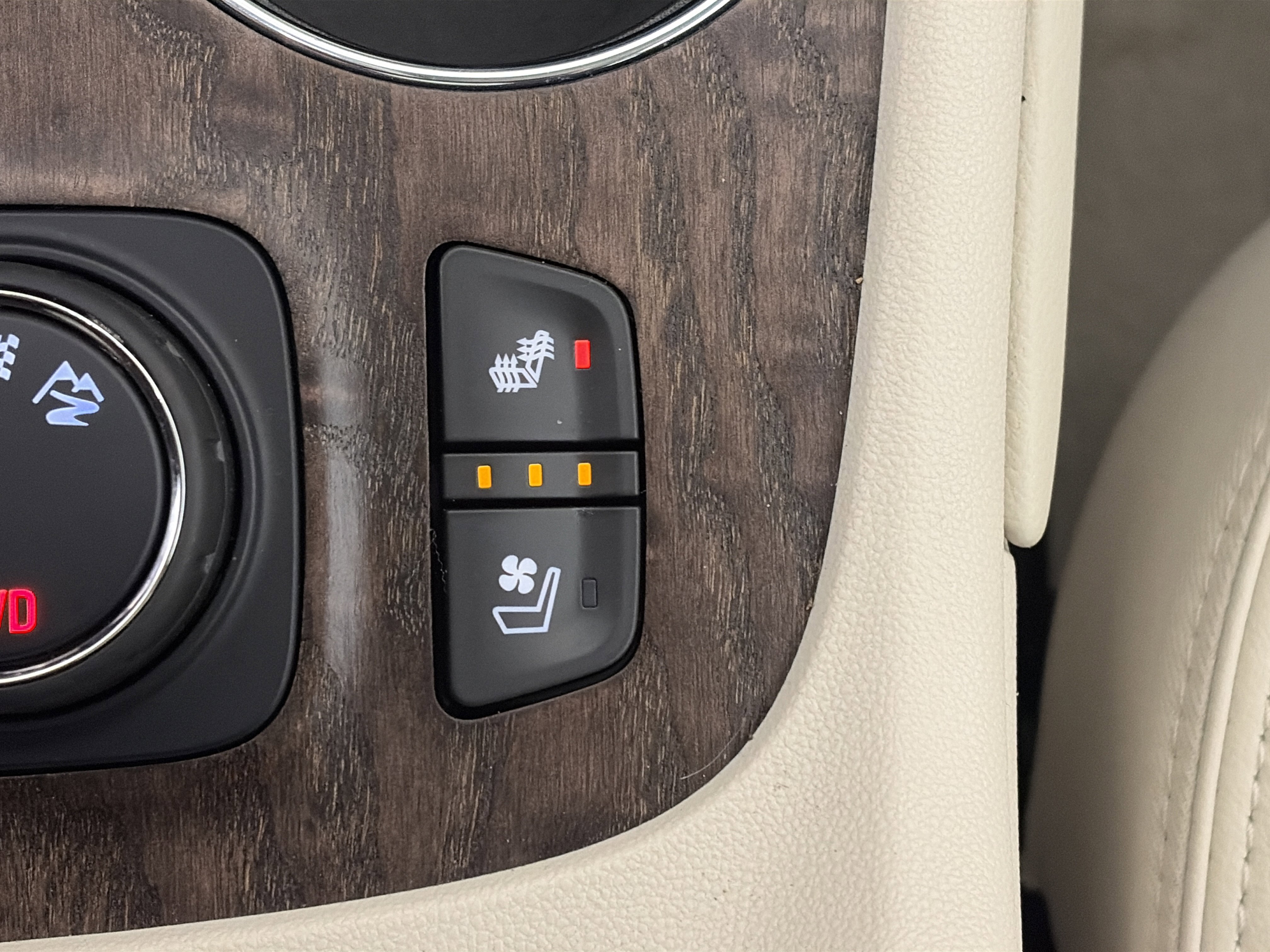Certified 2023 GMC Acadia Denali image 30
