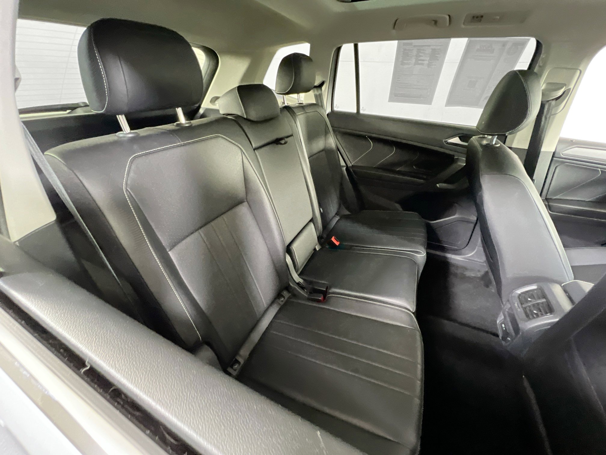 Used 2023 Volkswagen Tiguan SE AWD/4WD image 26