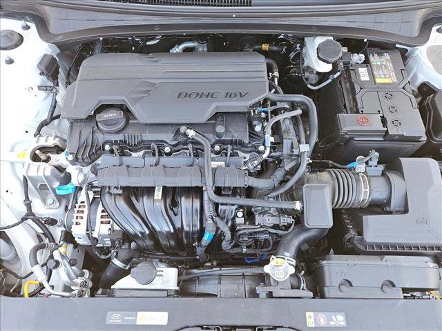 Used 2025 Hyundai Elantra SE FWD image 27