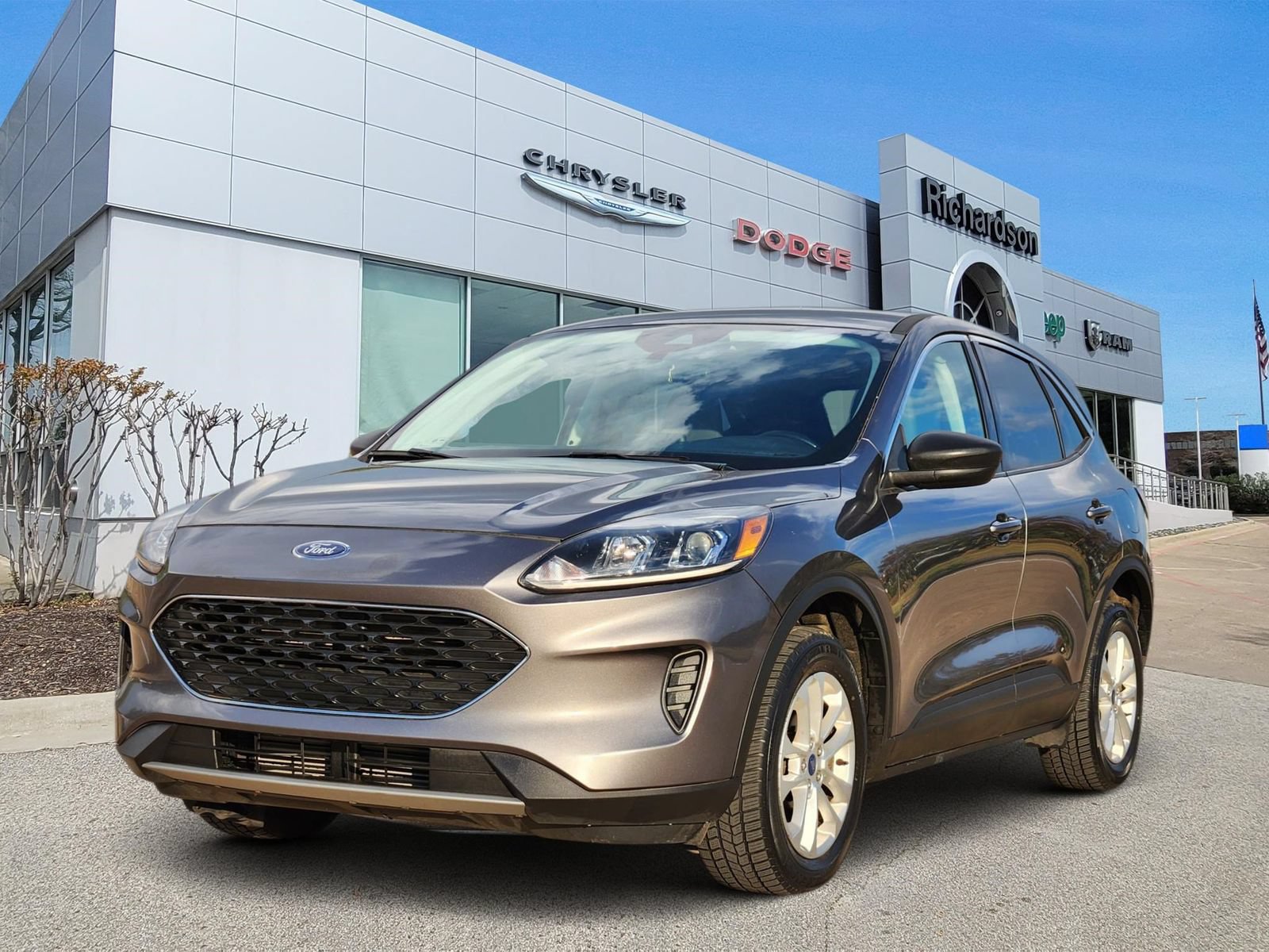 Used 2022 Ford Escape SE w/ Convenience Package AWD/4WD image 2
