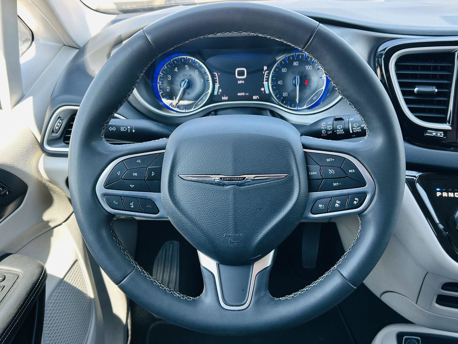 Used 2023 Chrysler Pacifica Touring-L FWD image 16