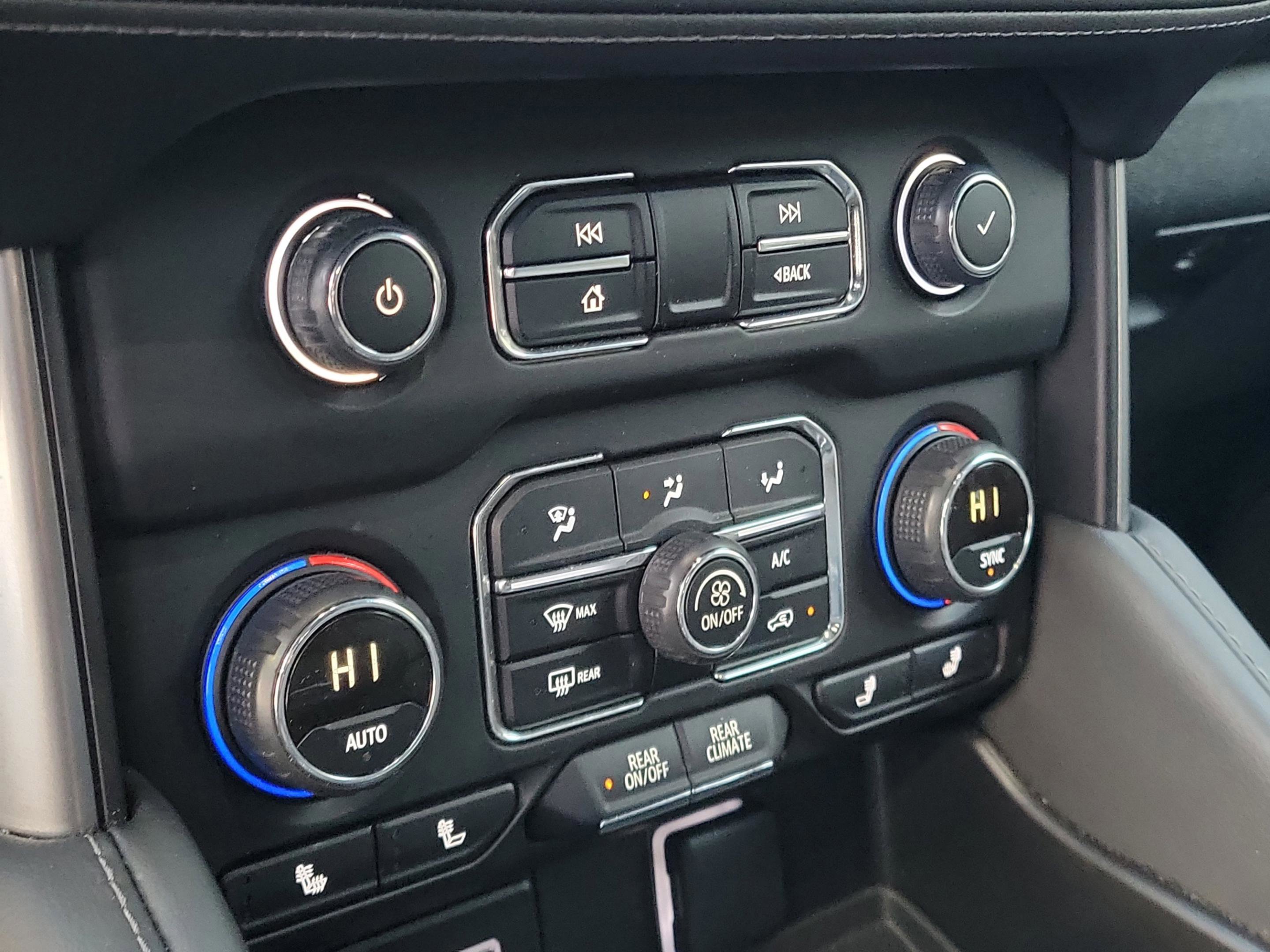 Used 2024 Chevrolet Suburban LT image 33