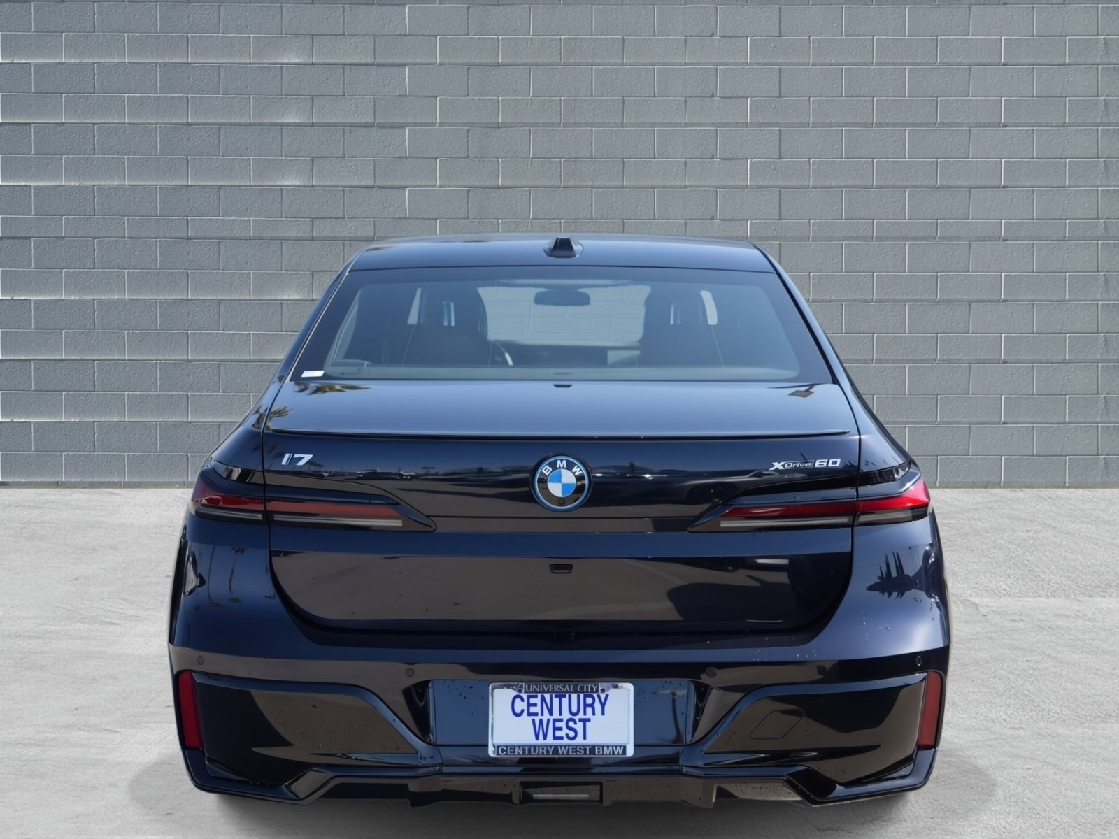Used 2025 BMW i7 xDrive60 image 4
