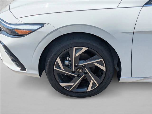 New 2025 Hyundai Elantra Limited FWD image 10