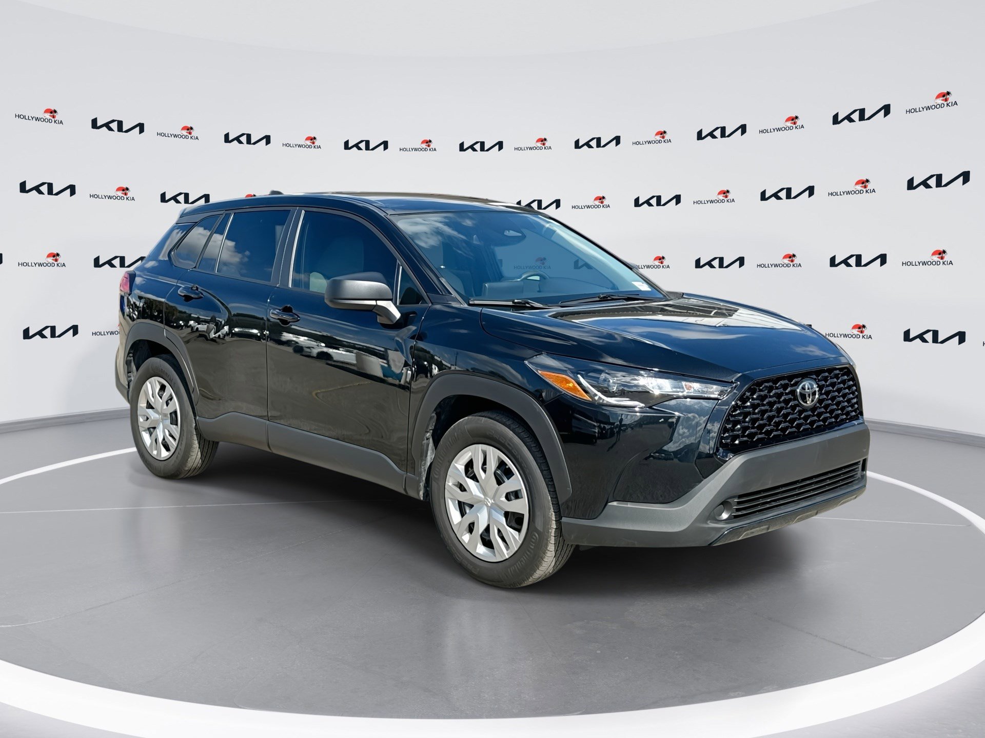 Used 2024 Toyota Corolla Cross L image 1