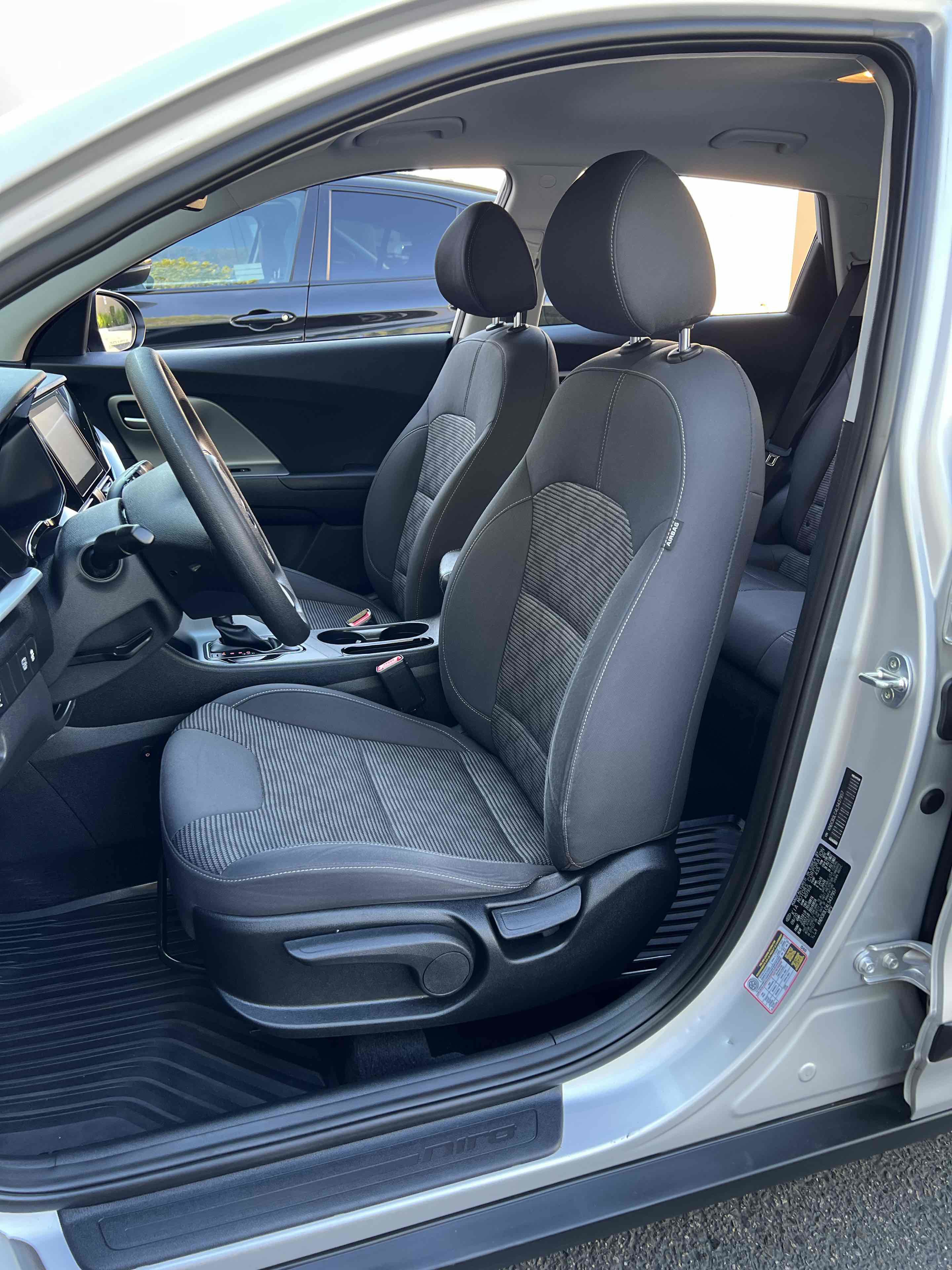 Used 2020 Kia Niro LX FWD image 35