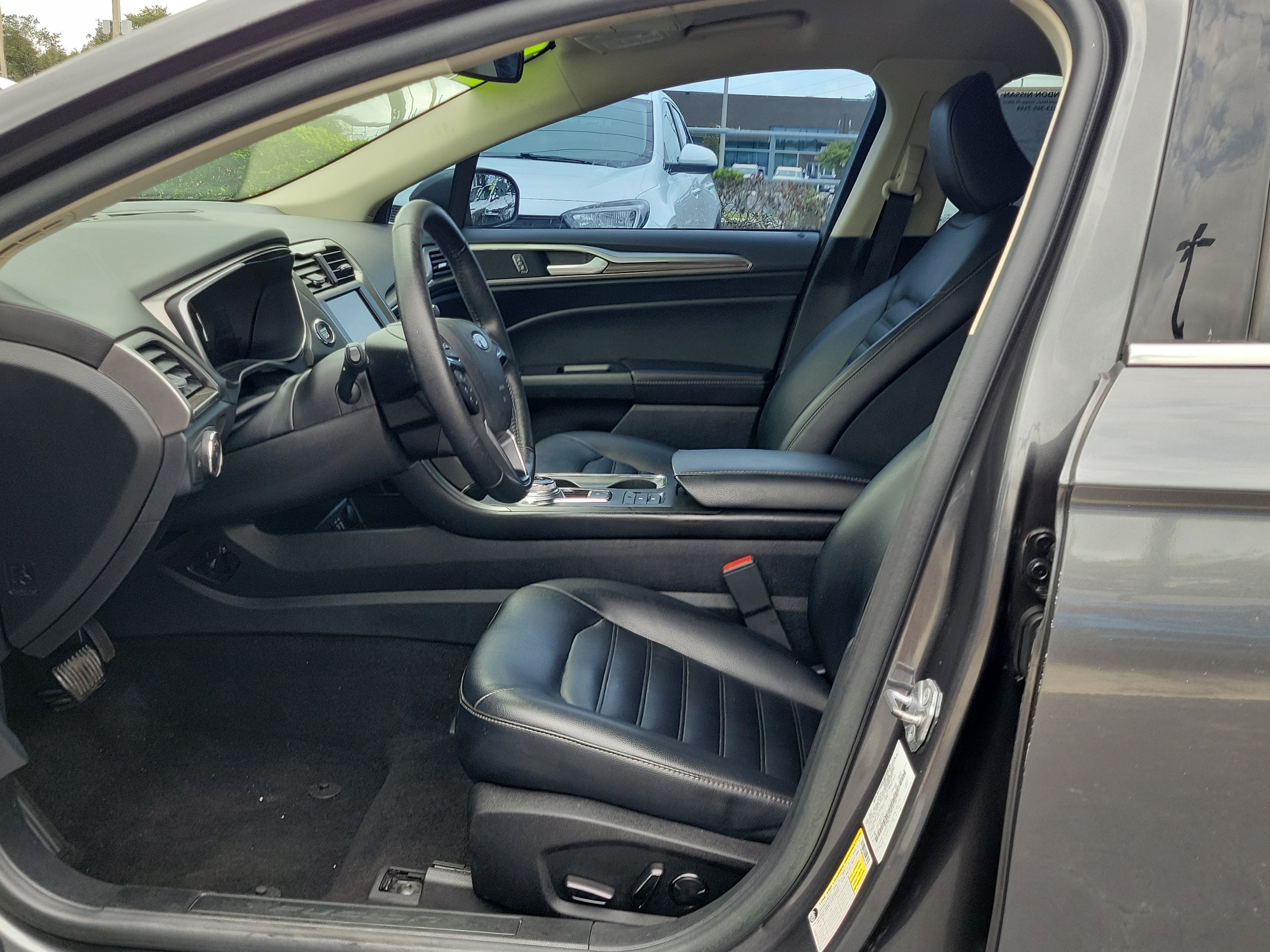 Used 2020 Ford Fusion SEL FWD image 19