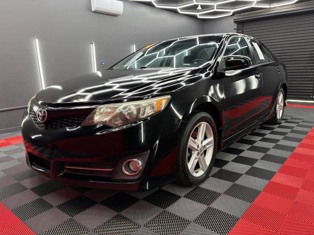 Used 2014 Toyota Camry SE