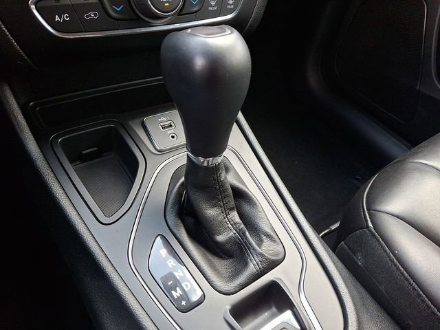 Used 2019 Jeep Cherokee Latitude Plus w/ Comfort/Convenience Group image 15