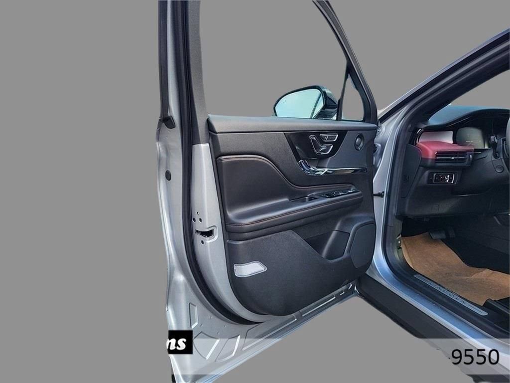 New 2024 Lincoln Corsair Reserve FWD image 10