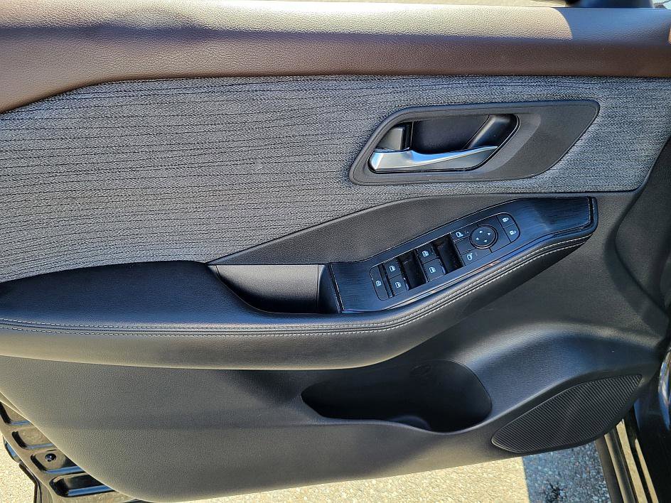 Certified 2023 Nissan Rogue SV image 9