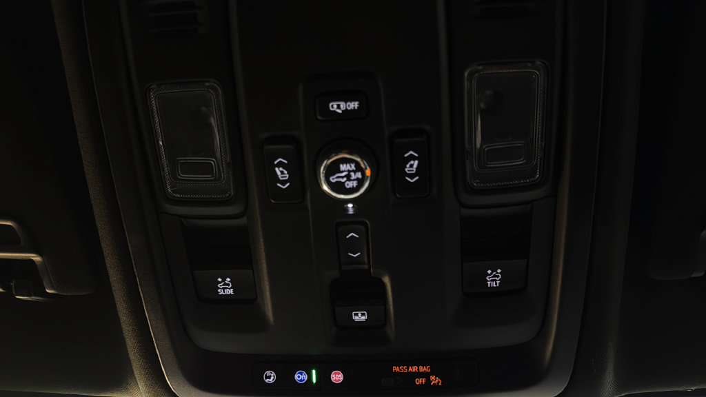 Used 2025 GMC Yukon Denali w/ Denali Reserve Package AWD/4WD image 40