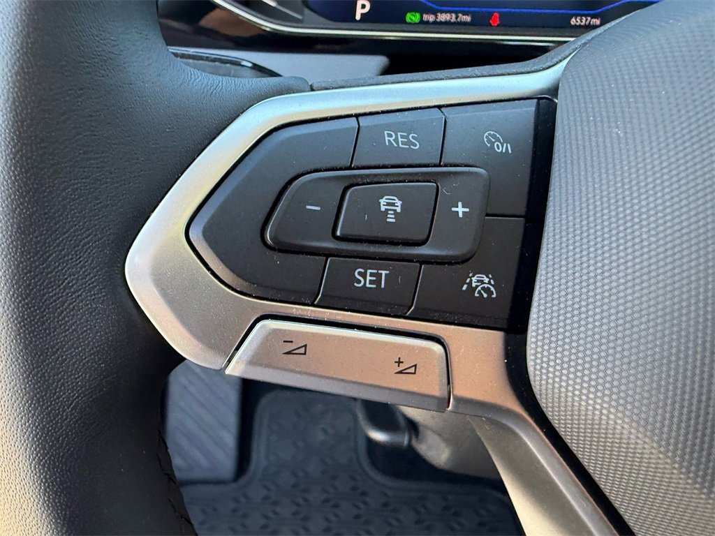 Certified 2025 Volkswagen Jetta SEL image 37