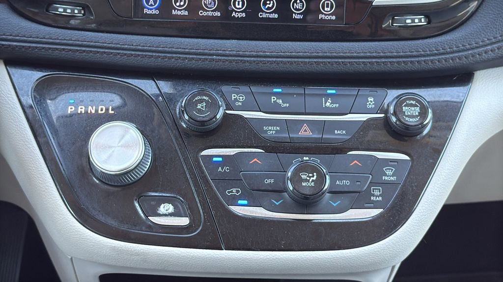 Used 2017 Chrysler Pacifica Limited image 26