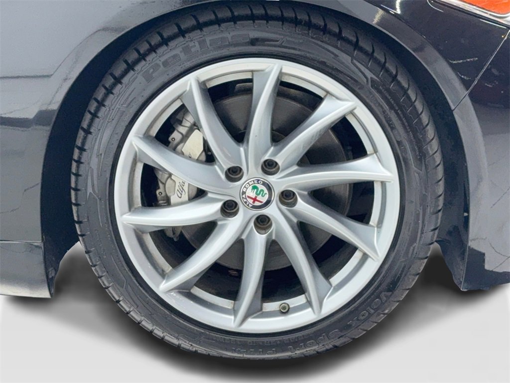 Used 2019 Alfa Romeo Giulia image 51