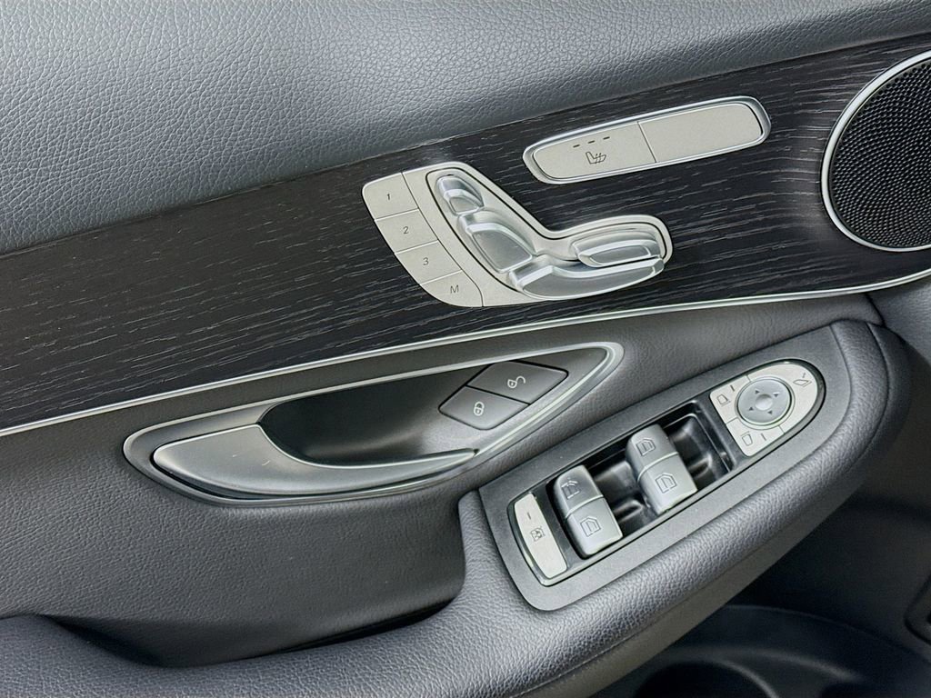 Used 2022 Mercedes-Benz GLC 300 image 23
