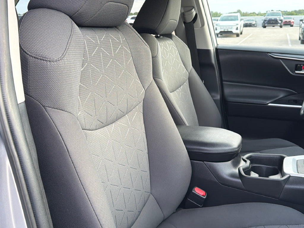 Used 2021 Toyota RAV4 XLE AWD/4WD image 10