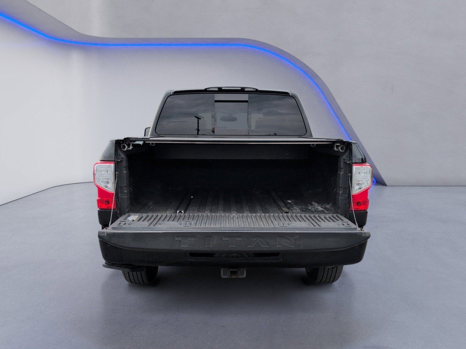 Used 2019 Nissan Titan SV w/ SV Convenience Package image 14