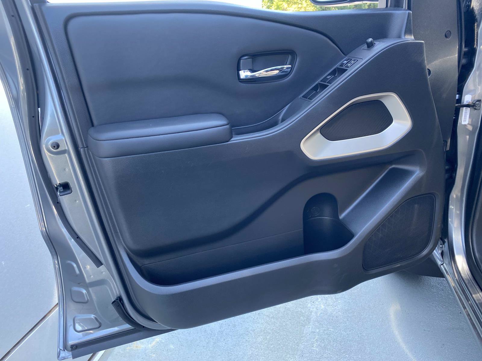 Used 2023 Nissan Frontier SV RWD image 15