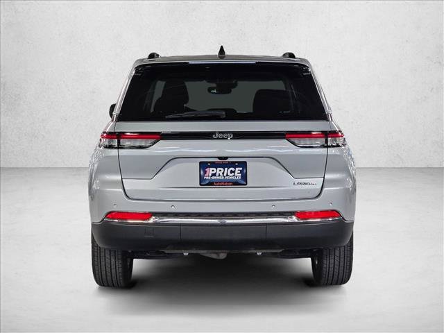 Used 2024 Jeep Grand Cherokee Laredo X RWD image 7