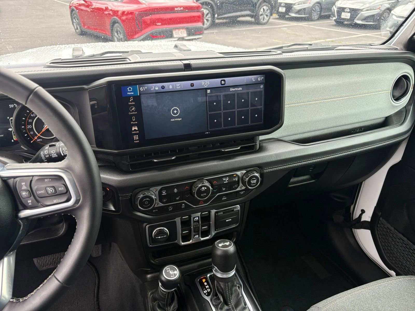 Used 2025 Jeep Wrangler Unlimited Sahara AWD/4WD image 17