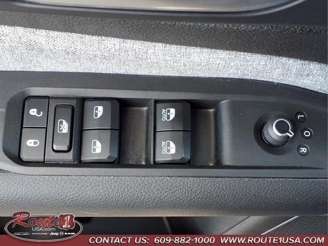 Used 2024 Jeep Compass Latitude AWD/4WD image 24