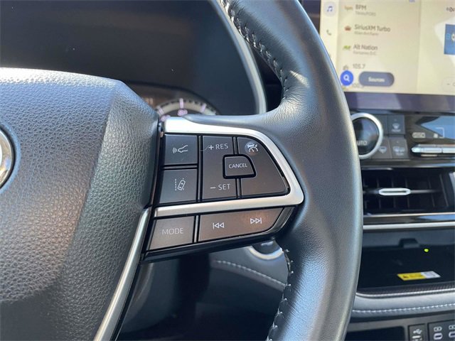 Used 2023 Toyota Highlander XLE image 28