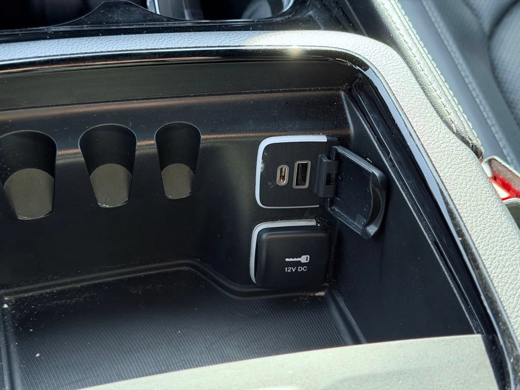 Used 2025 Chrysler Pacifica Limited FWD image 47