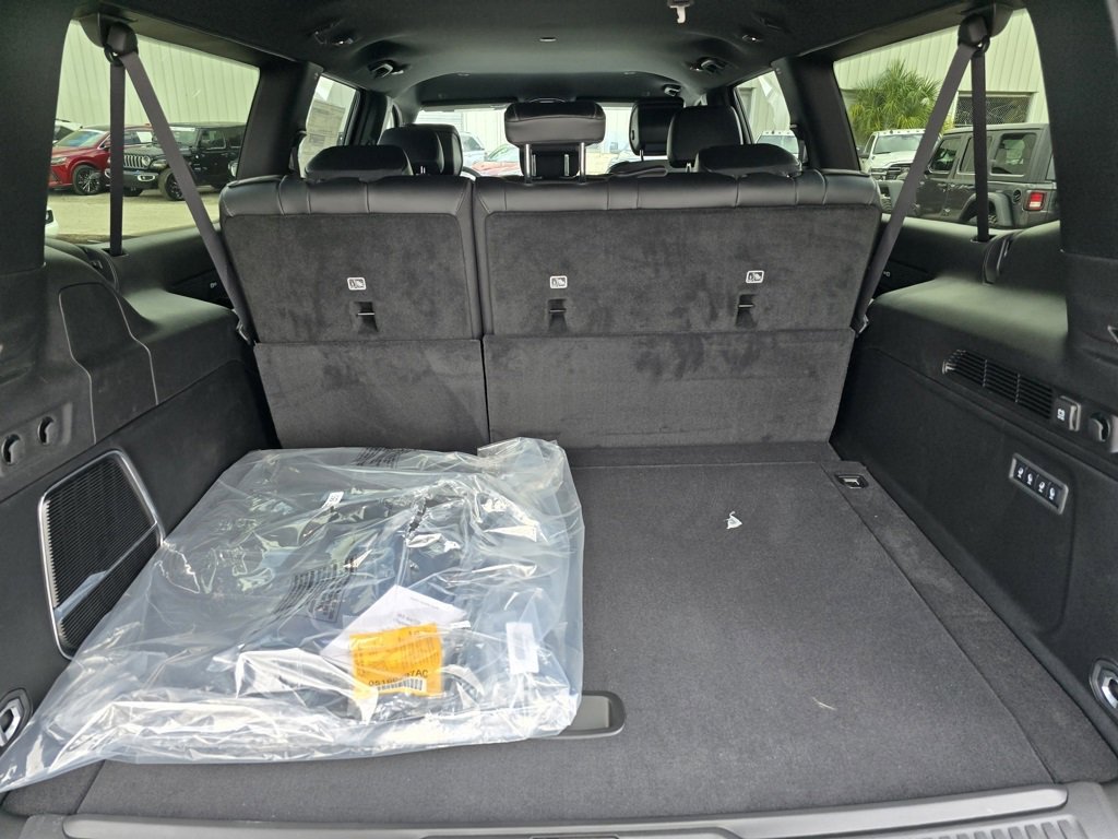 New 2025 Jeep Wagoneer L Series II w/ HD Trailer Tow Package w/25F image 40