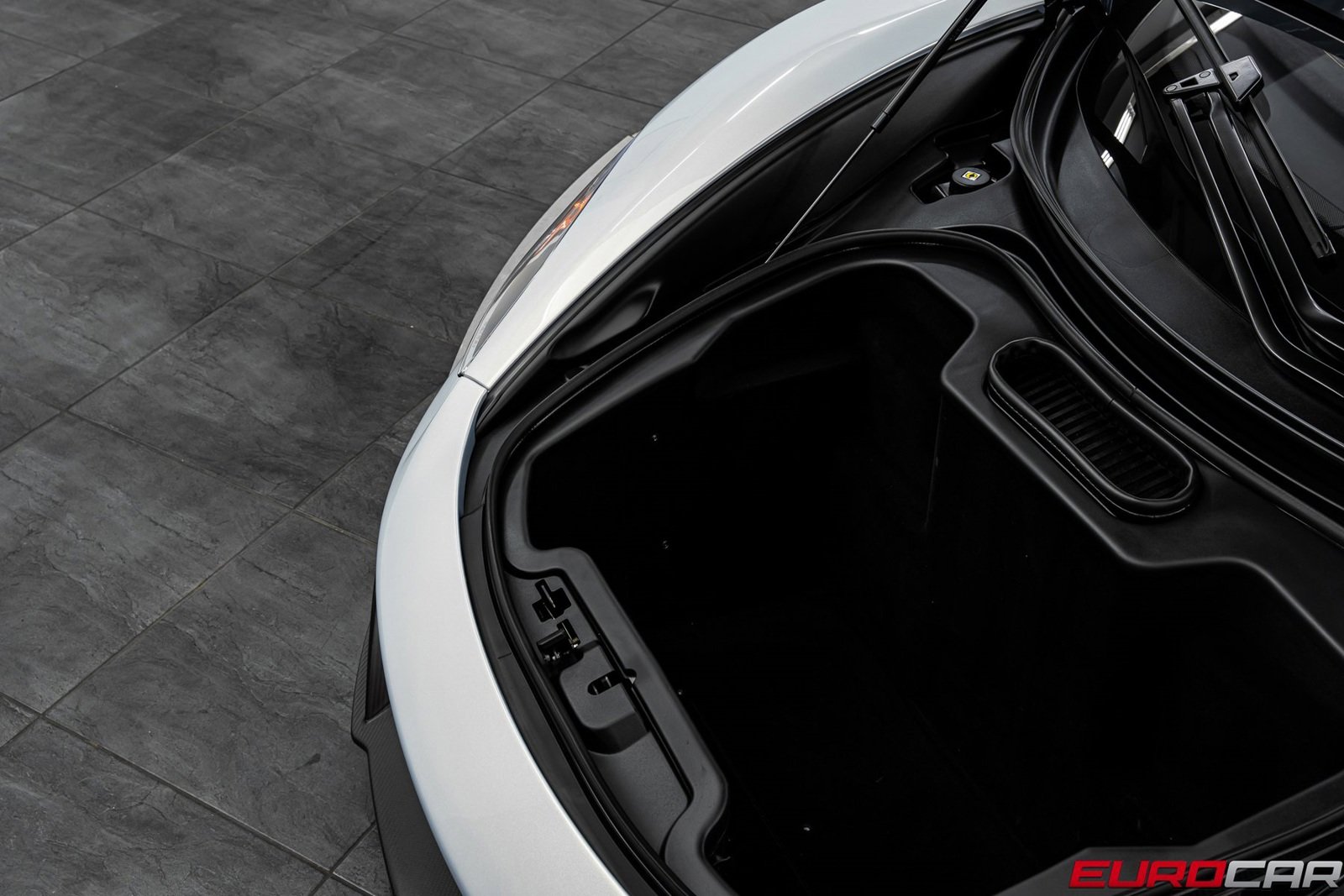 Used 2016 McLaren 675LT Spider image 13