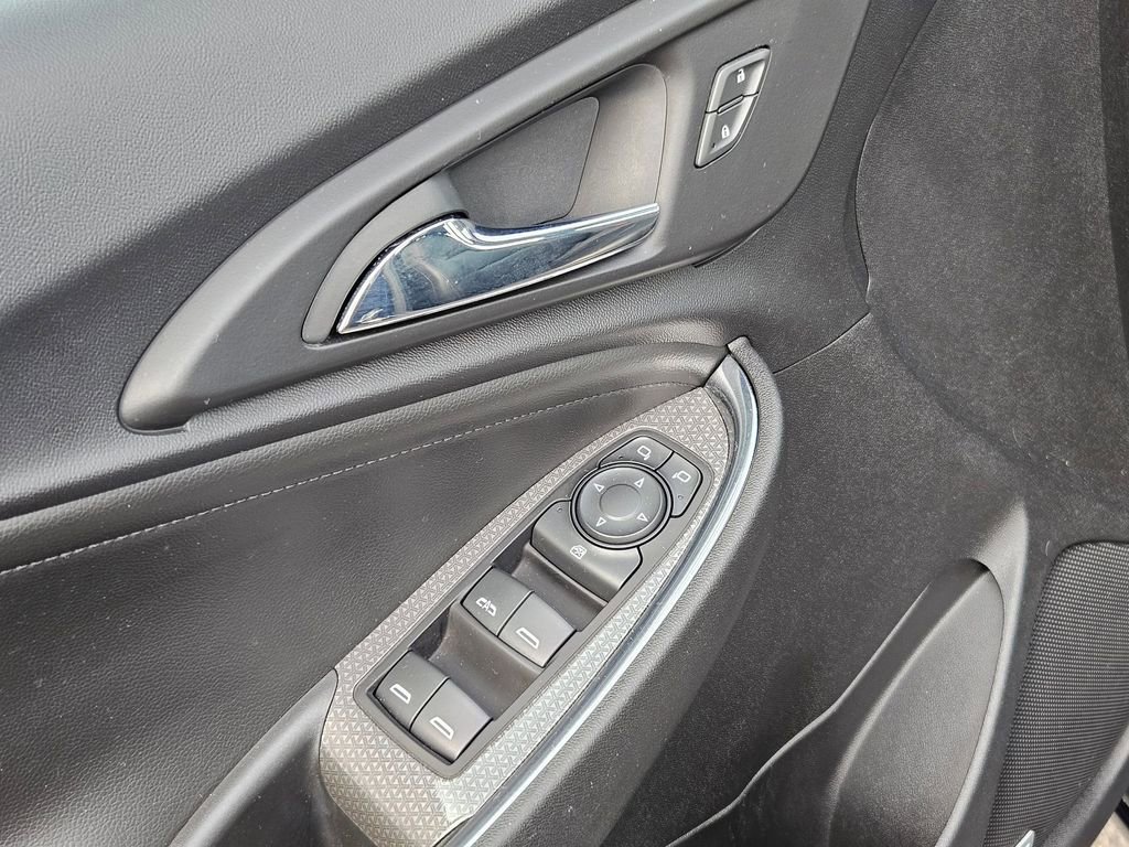 Used 2017 Chevrolet Malibu LT w/ True North Edition FWD image 11
