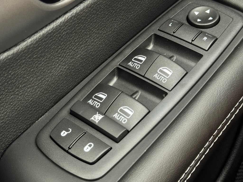 New 2027 Chrysler Pacifica Select FWD image 27