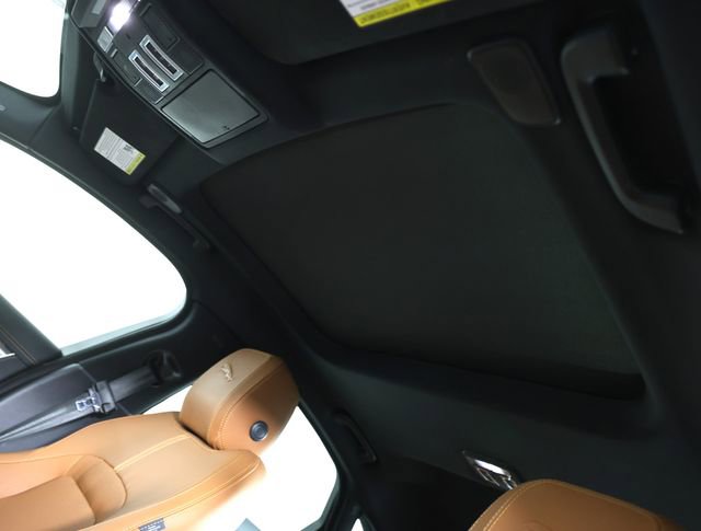 Used 2022 Jaguar XF R-Dynamic SE image 6